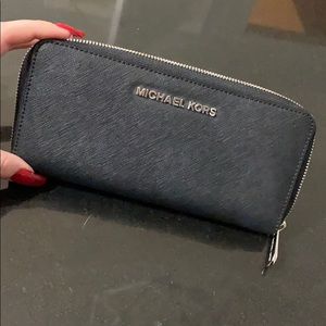 MICHAEL KORS BLACK LEATHER WALLET